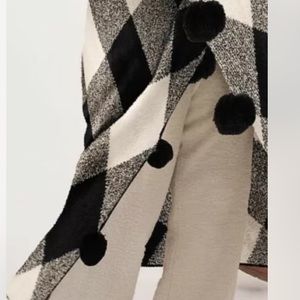 Victoria's Secret PINK Black & White Plaid Pom Pom Marshmallow Knit Blanket